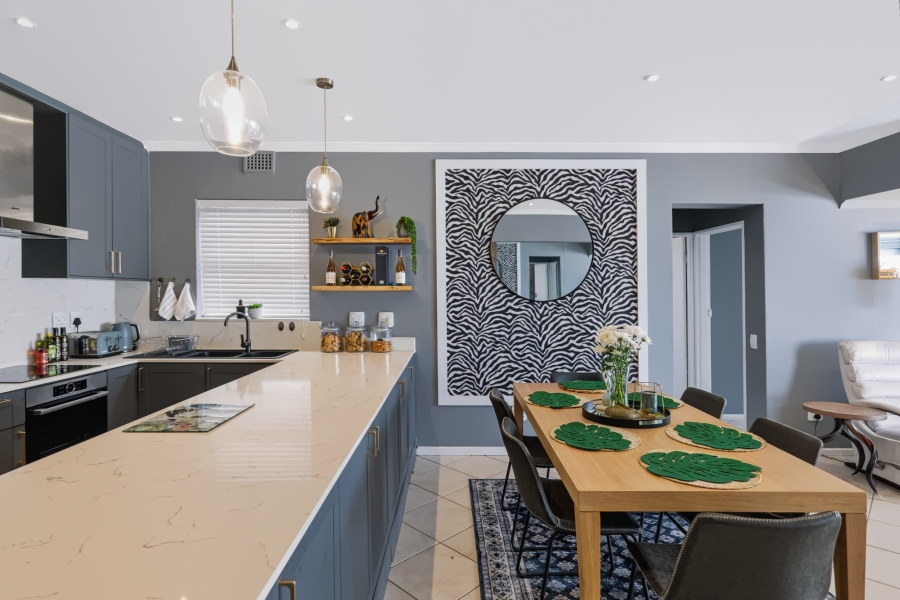 2 Bedroom Property for Sale in Sea Point Western Cape
